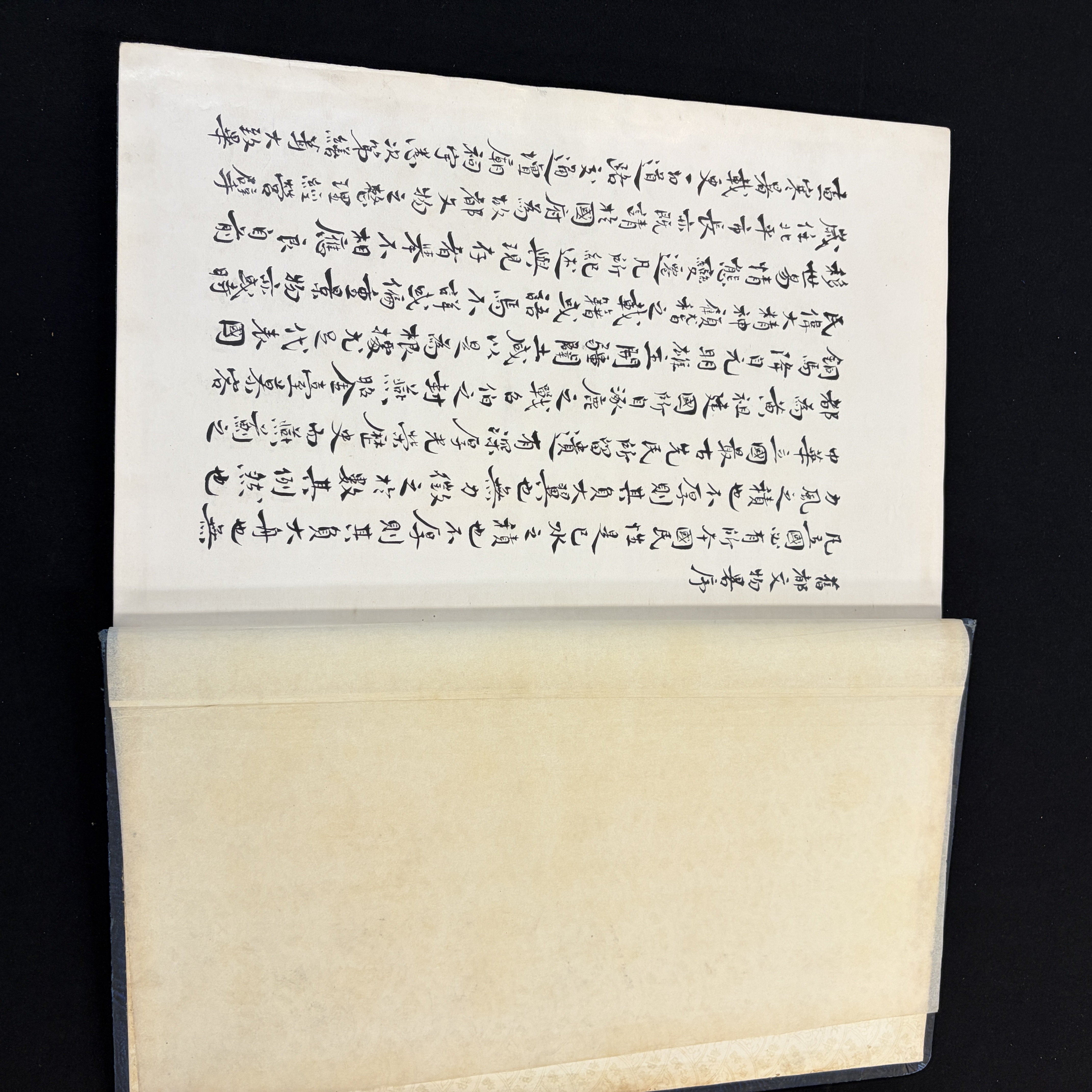Two Chinese illustrated 'Jiu Du Wen Wu Lue 舊都文物略' books — foto 23