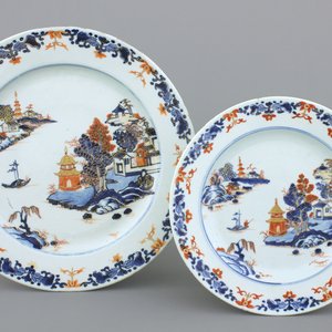 Two Chinese Imari landscape dishes, 18th C. — 照片 1
