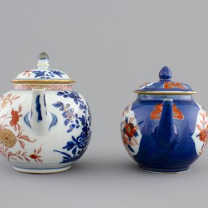 Two Chinese Imari porcelain teapots, 1st half 18th C. — photo 3