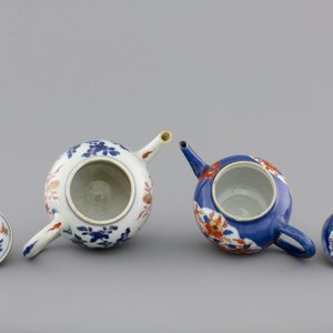 Two Chinese Imari porcelain teapots, 1st half 18th C. — photo 5