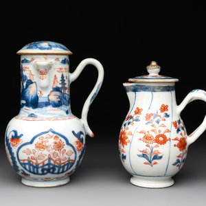 Two Chinese Imari-style jugs with covers, 18th C. — 照片 1