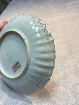 Two Chinese Imari-style plates and a dish with figural design, Kangxi — photo 12