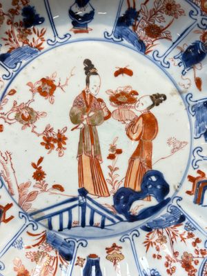 Two Chinese Imari-style plates and a dish with figural design, Kangxi — photo 2