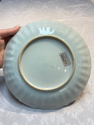 Two Chinese Imari-style plates and a dish with figural design, Kangxi — photo 7