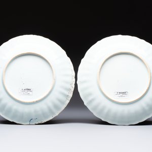 Two Chinese Imari-style plates and a dish with figural design, Kangxi — photo 3