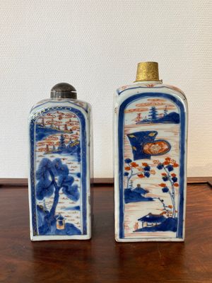 Two Chinese Imari-style square bottles with metal mounts, Kangxi — 照片 1