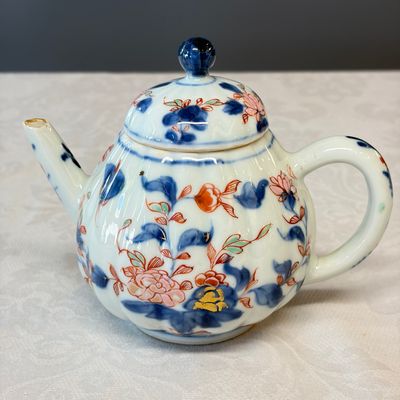 Two Chinese Imari-style teapots and a tea caddy — photo 2