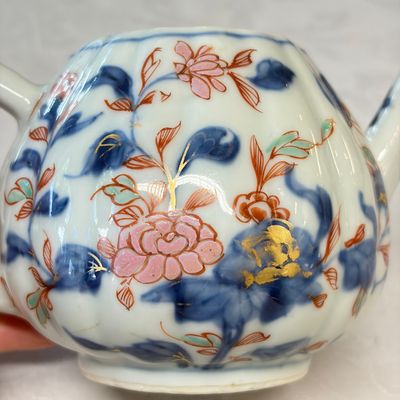 Two Chinese Imari-style teapots and a tea caddy — photo 7