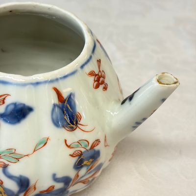 Two Chinese Imari-style teapots and a tea caddy — photo 8