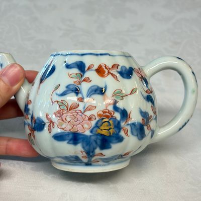 Two Chinese Imari-style teapots and a tea caddy — photo 9