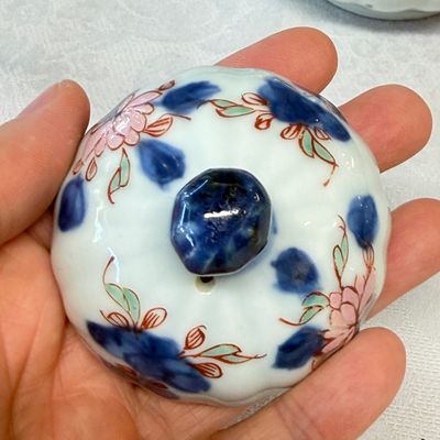 Two Chinese Imari-style teapots and a tea caddy — photo 10