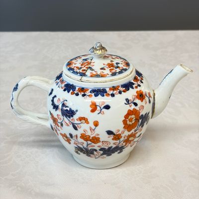 Two Chinese Imari-style teapots and a tea caddy — photo 19