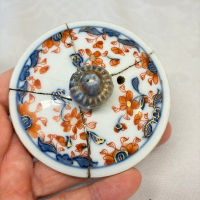 Two Chinese Imari-style teapots and a tea caddy — photo 25
