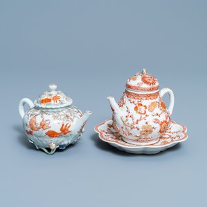 Two Chinese iron red and gilt relief-decorated teapots and one stand, Kangxi/Yongzheng — 照片 1