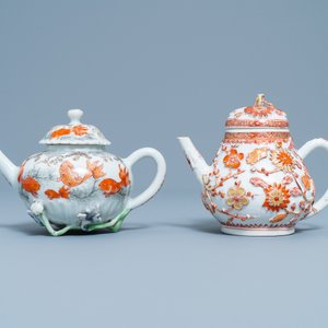 Two Chinese iron red and gilt relief-decorated teapots and one stand, Kangxi/Yongzheng — 照片 2