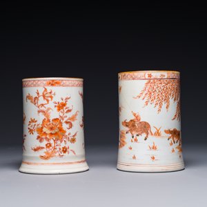 Two Chinese iron-red-decorated and gilt mugs, Yongzheng/Qianlong — 照片 2