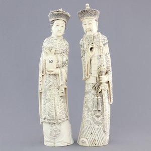 Two Chinese ivory carved figures of the emperor couple, ca. 1920 — photo 1