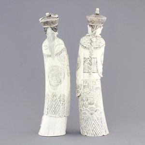 Two Chinese ivory carved figures of the emperor couple, ca. 1920 — photo 4