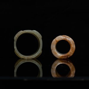 Two Chinese jade archer's rings, 18/19th C. — 照片 7