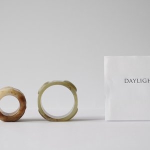 Two Chinese jade archer's rings, 18/19th C. — 照片 10