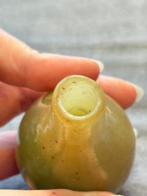Two Chinese jade miniature bottle vases, probably Qing — 照片 11