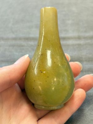 Two Chinese jade miniature bottle vases, probably Qing — 照片 7