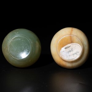 Two Chinese jade miniature bottle vases, probably Qing — 照片 5