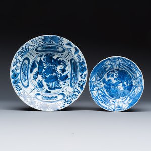 Two Chinese 'Kraak' blue and white klapmuts bowls with ducks and a grasshopper — photo 1