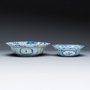 Two Chinese 'Kraak' blue and white klapmuts bowls with ducks and a grasshopper — photo 4