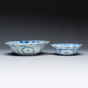 Two Chinese 'Kraak' blue and white klapmuts bowls with ducks and a grasshopper — photo 6