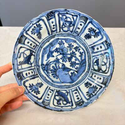 Two Chinese 'Kraak' blue and white plates and two 'Klapmuts' bowls — photo 2