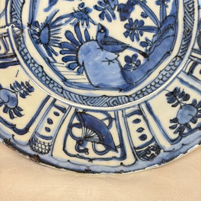 Two Chinese 'Kraak' blue and white plates and two 'Klapmuts' bowls — photo 5