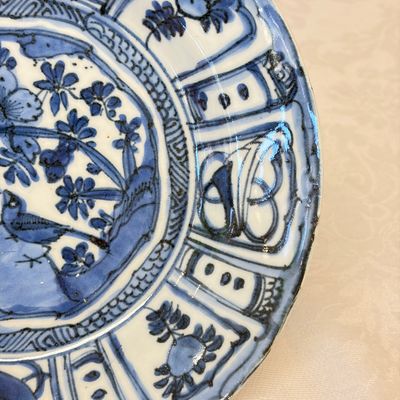 Two Chinese 'Kraak' blue and white plates and two 'Klapmuts' bowls — photo 6