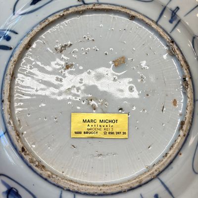 Two Chinese 'Kraak' blue and white plates and two 'Klapmuts' bowls — photo 9
