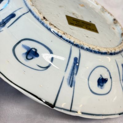 Two Chinese 'Kraak' blue and white plates and two 'Klapmuts' bowls — photo 10