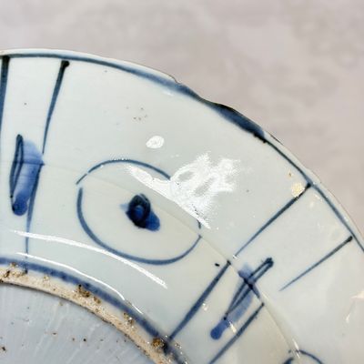 Two Chinese 'Kraak' blue and white plates and two 'Klapmuts' bowls — photo 11