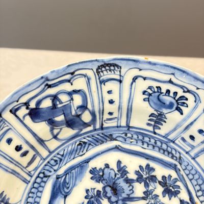 Two Chinese 'Kraak' blue and white plates and two 'Klapmuts' bowls — photo 13