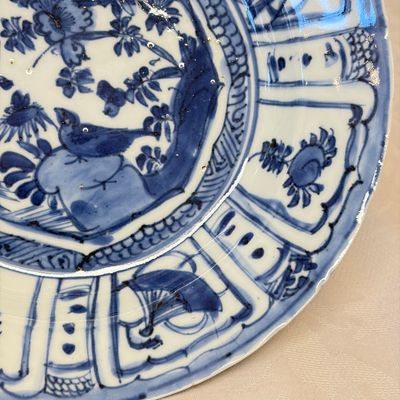 Two Chinese 'Kraak' blue and white plates and two 'Klapmuts' bowls — photo 15