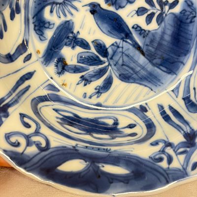 Two Chinese 'Kraak' blue and white plates and two 'Klapmuts' bowls — photo 25