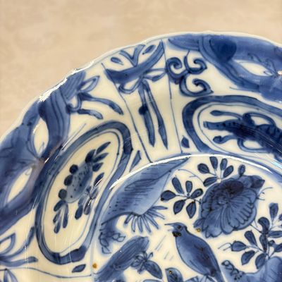 Two Chinese 'Kraak' blue and white plates and two 'Klapmuts' bowls — photo 26