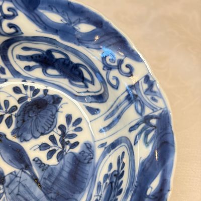 Two Chinese 'Kraak' blue and white plates and two 'Klapmuts' bowls — photo 27