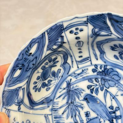 Two Chinese 'Kraak' blue and white plates and two 'Klapmuts' bowls — photo 32