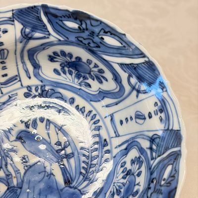 Two Chinese 'Kraak' blue and white plates and two 'Klapmuts' bowls — photo 33