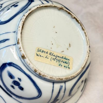 Two Chinese 'Kraak' blue and white plates and two 'Klapmuts' bowls — photo 38