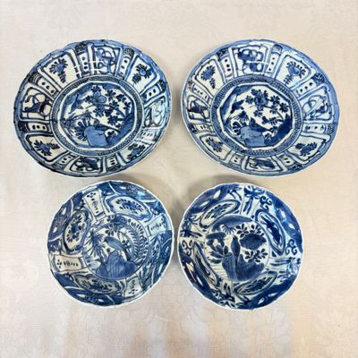 Two Chinese 'Kraak' blue and white plates and two 'Klapmuts' bowls — photo 1