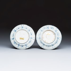 Two Chinese 'Kraak' blue and white plates and two 'Klapmuts' bowls — photo 3
