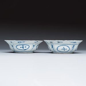 Two Chinese 'Kraak' blue and white plates and two 'Klapmuts' bowls — photo 7