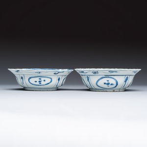 Two Chinese 'Kraak' blue and white plates and two 'Klapmuts' bowls — photo 8