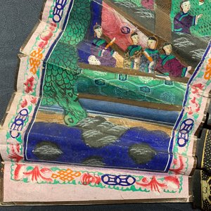 Two Chinese lacquer and painted paper fans with original boxes, Canton, 19th C. — 照片 23