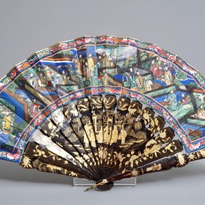 Two Chinese lacquer and painted paper fans with original boxes, Canton, 19th C. — 照片 10